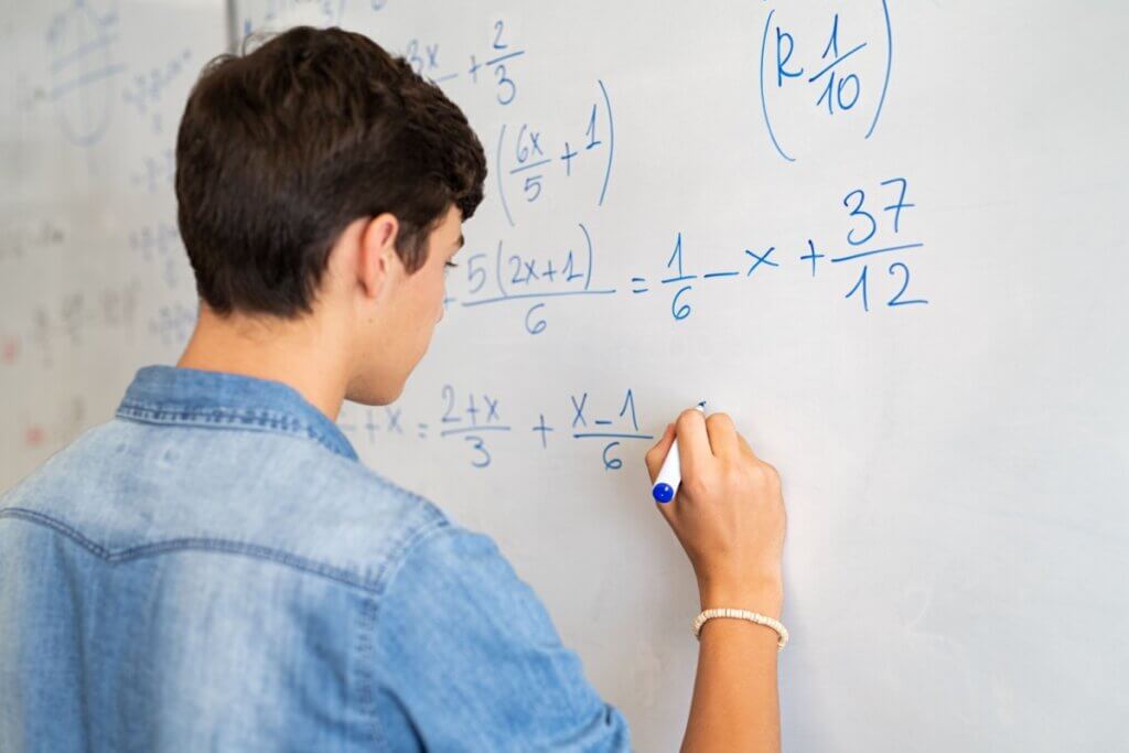 O pensamento computacional estimula o raciocínio lógico (Imagem: Ground Picture | Shutterstock)