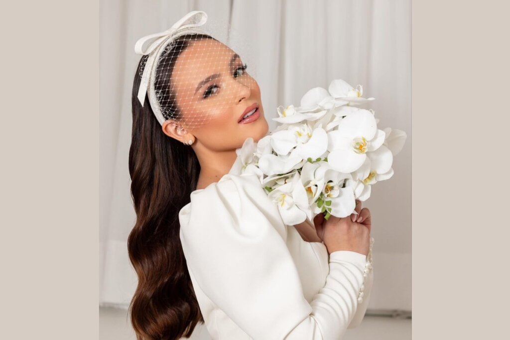 O violette, v&eacute;u que cobre parcial ou totalmente o rosto, pode ser uma &oacute;tima op&ccedil;&atilde;o (Imagem: Reprodu&ccedil;&atilde;o Instagram @larissamanoela)