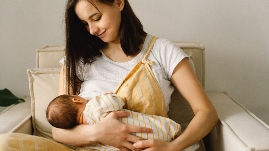 Alguns cuidados ajudam a prevenir o burnout materno (Imagem: Nastyaofly | Shutterstock)