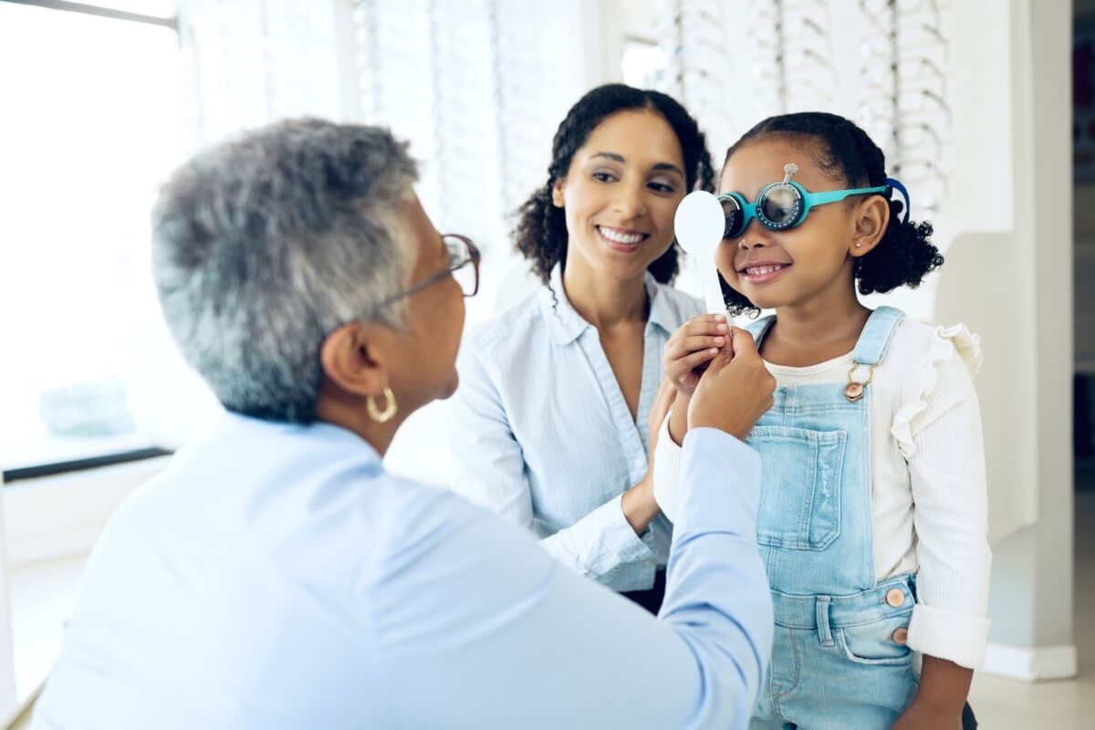 A frequência de consultas oftalmológicas depende da faixa etária (Imagem: PeopleImages.com - Yuri A | Shutterstock)