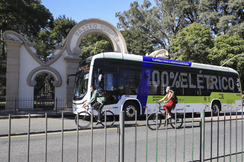 Dentro de três anos, 150 ônibus devem estar em circulação por Curitiba (Foto: Divulgação)