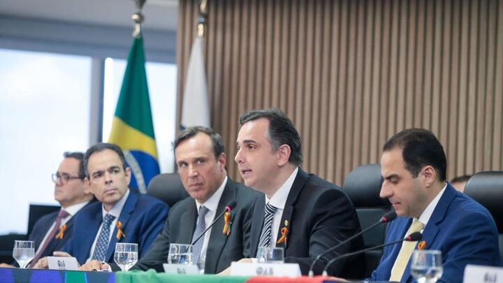 Rodrigo Pacheco na sede da OAB