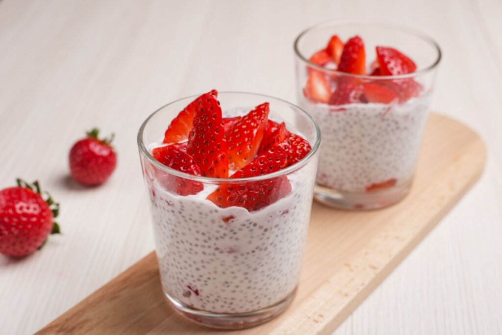 Pudim de chia com morango (Imagem: Gala Oleksenko | Shutterstock)