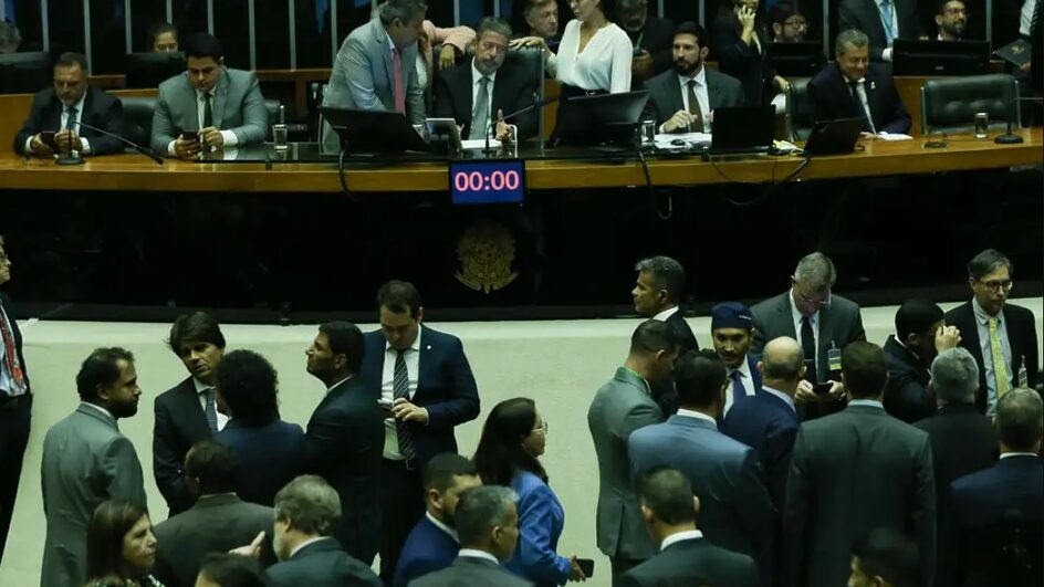 Congresso derruba veto