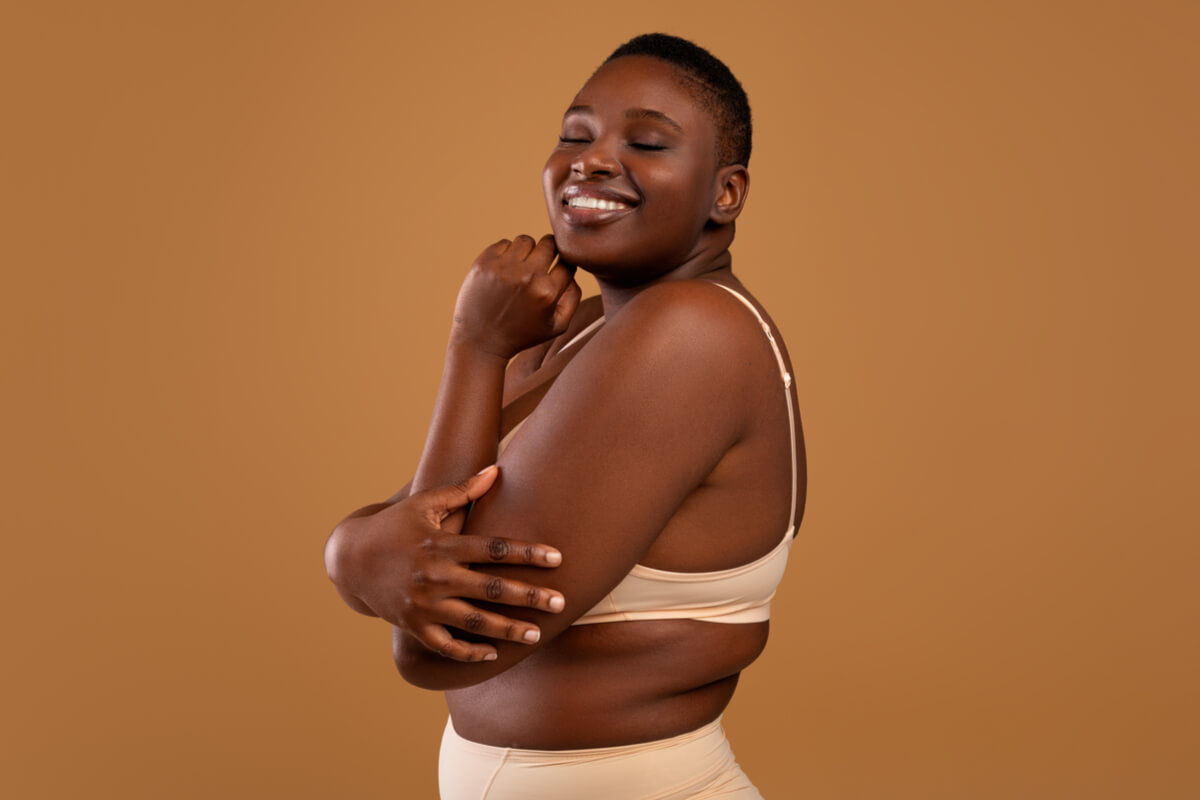 Estrias podem ser causadas por diversos fatores (Imagem: Prostock-studio | Shutterstock)