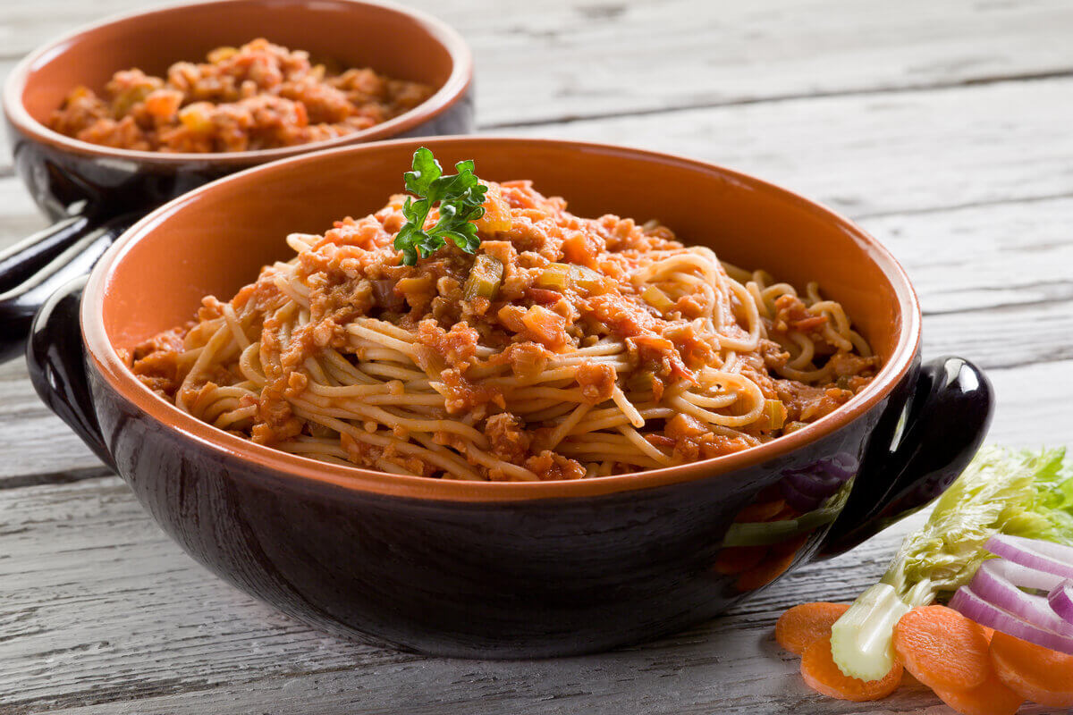 Macarrão com molho à bolonhesa (Imagem: marco mayer | Shutterstock)