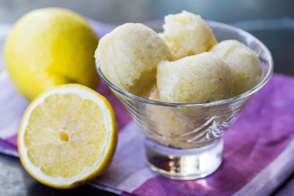 Sorvete de limão (Imagem: Irina Rostokina | Shutterstock)