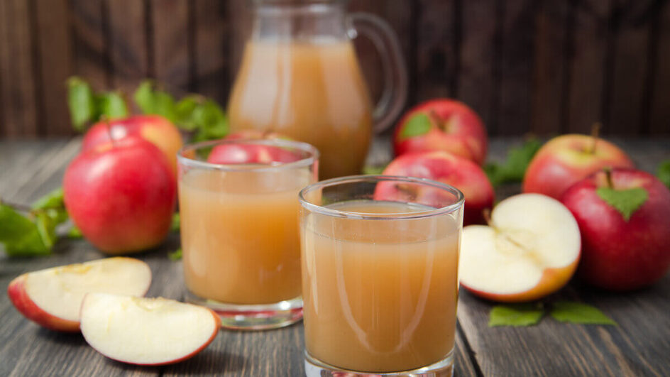 Suco de maçã com gengibre (Imagem: Drakonyashka | Shutterstock)