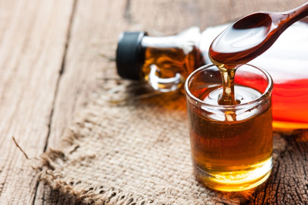 O xarope de bordo &eacute; uma boa substitui&ccedil;&atilde;o ao a&ccedil;&uacute;car (Imagem: showcake | Shutterstock)