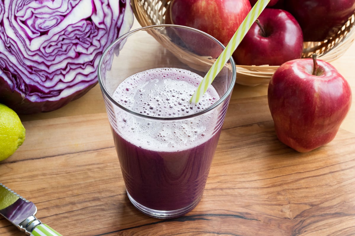 Suco anti-inflamatório (Imagem: Madeleine Steinbach | Shutterstock)