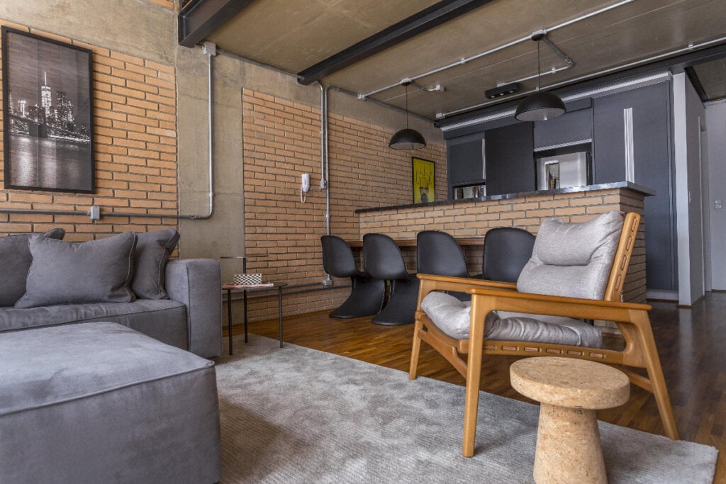 O cinza é um tom neutro que combina o melhor dos dois mundos: terrosos e modernos (Imagem: JP Image | Projeto: escritório Korman Arquitetos)