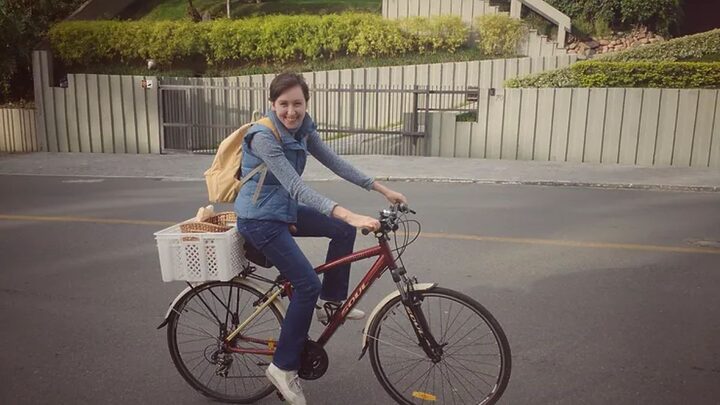 A russa que começou vendendo pão de bicicleta em SC e virou empresária dona de franquias