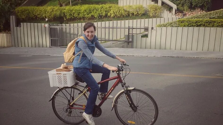 A russa que começou vendendo pão de bicicleta em SC e virou empresária dona de franquias