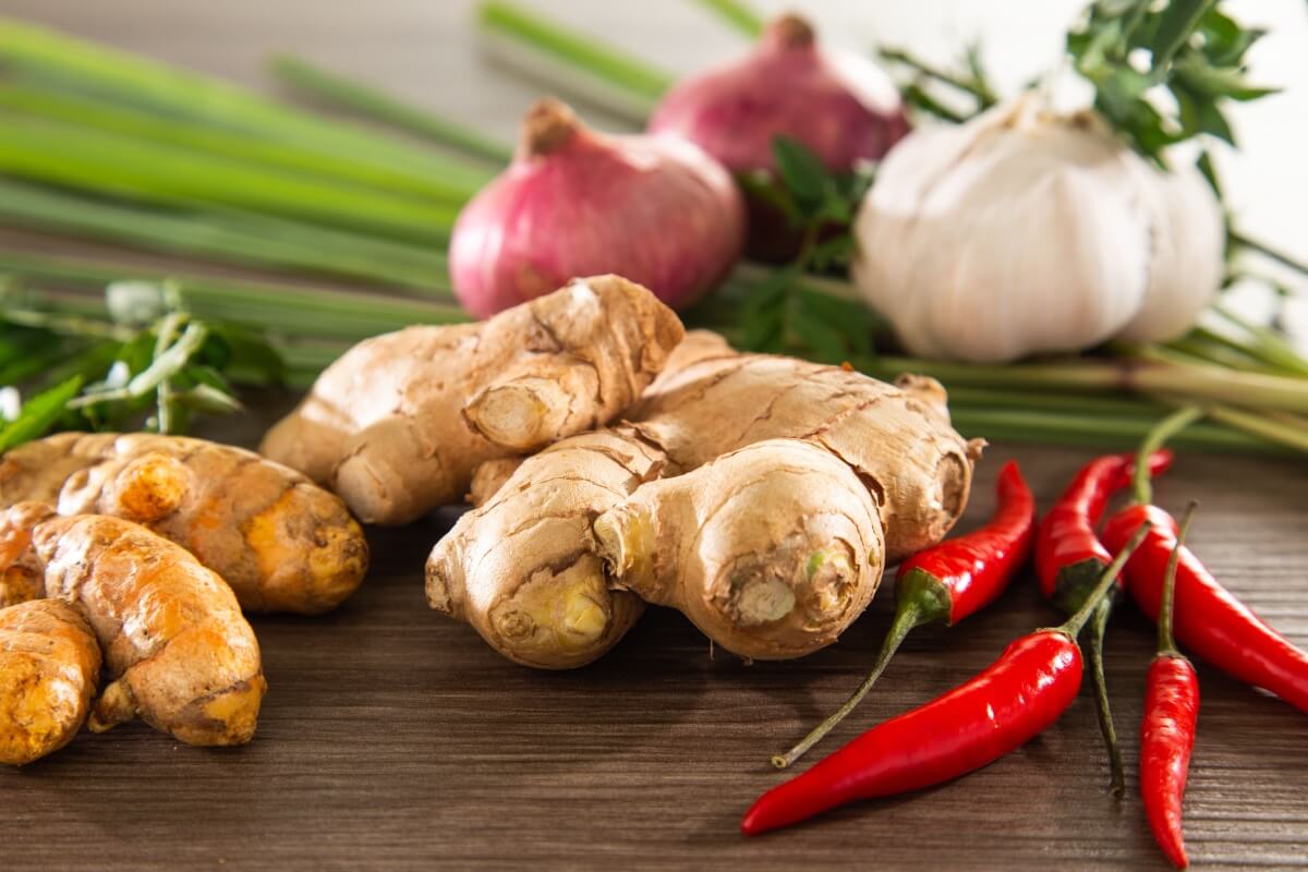 Alimentos termogênicos oferecem benefícios ao corpo que passam, muitas vezes, despercebidos (Imagem: Bored Photography | Shutterstock)
