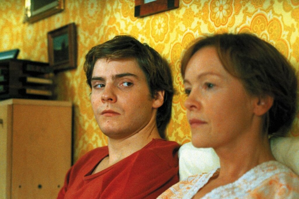 “Adeus Lenin” aborda o fim da Guerra Fria (Imagem: Reprodução digital | Warner Bros. Pictures, Hollywood Classic Entertainment e Sony Pictures Classics)