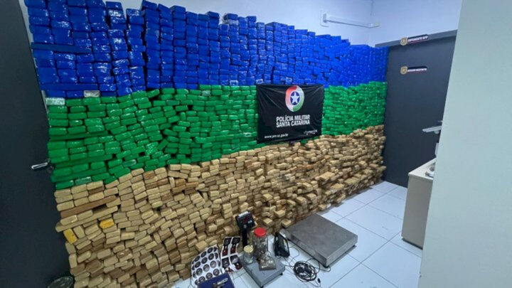 Arsenal e duas toneladas de maconha não encontrados em casa em São José