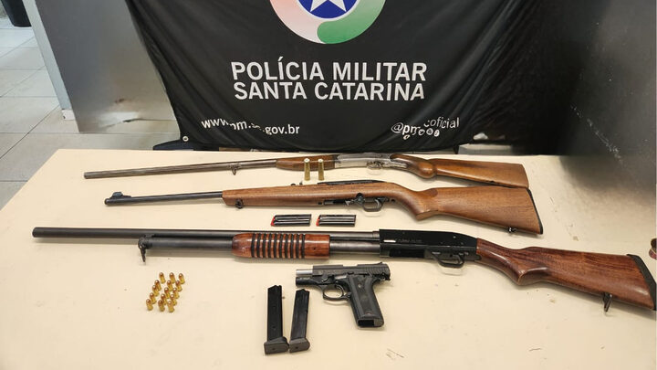 Homem é preso com carregamento de armas em Florianópolis