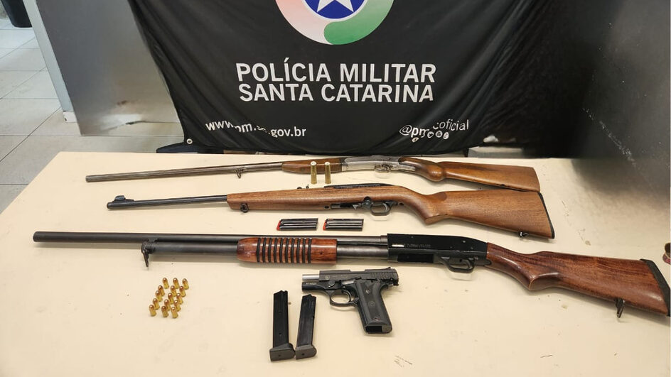 Homem é preso com carregamento de armas em Florianópolis