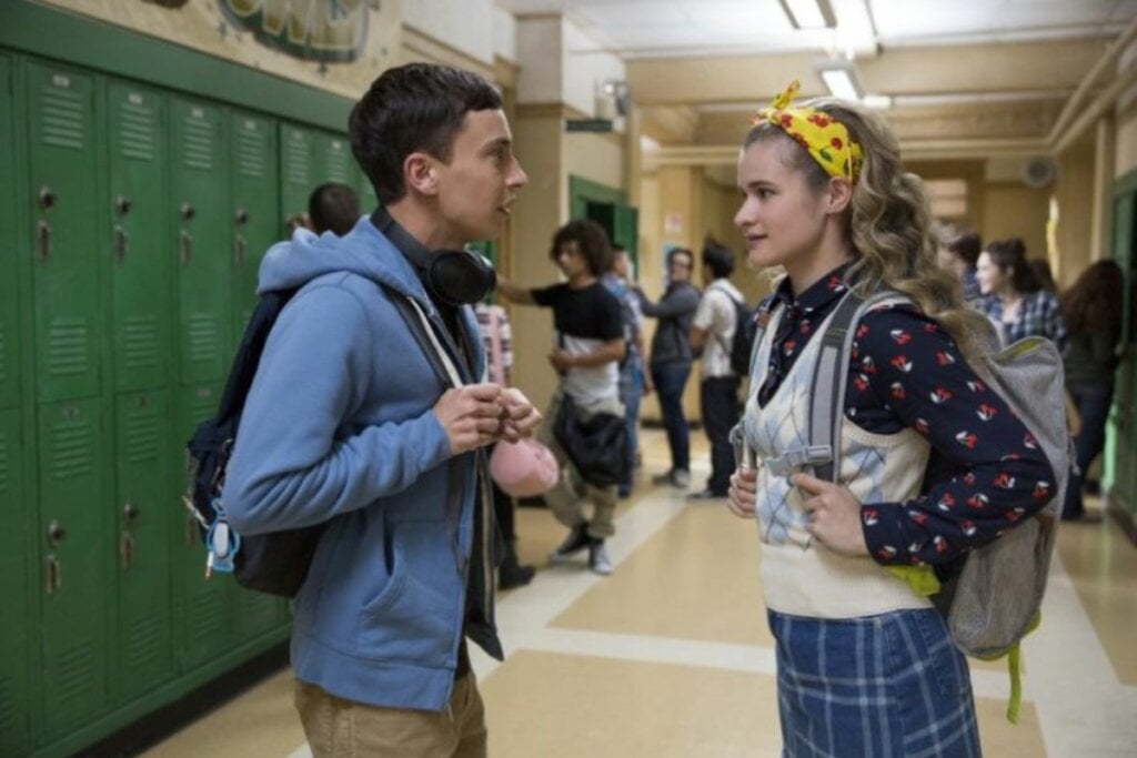 “Atypical” acompanha a vida de um jovem autista que busca independência, autoconhecimento e, principalmente, uma namorada (Imagem: Reprodução digital | Netflix)