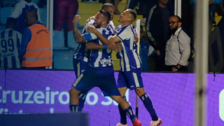 Avaí vence o Guarani e assume a liderança da Série B do Campeonato Brasileiro