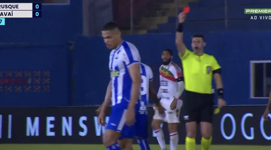 Volante Ronaldo Henrique, do Avaí, foi expulso no segundo tempo (Foto: reprodução, SPORTV Premiere)