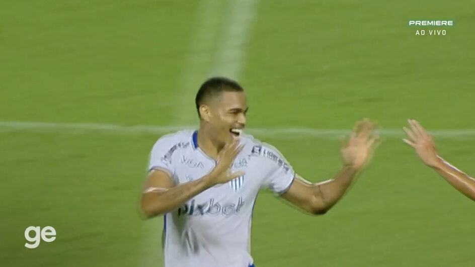 Jonathan Costa fez o gol do Avaí contra o Ituano (Foto: reprodução, GE, Premiere, Sportv)
