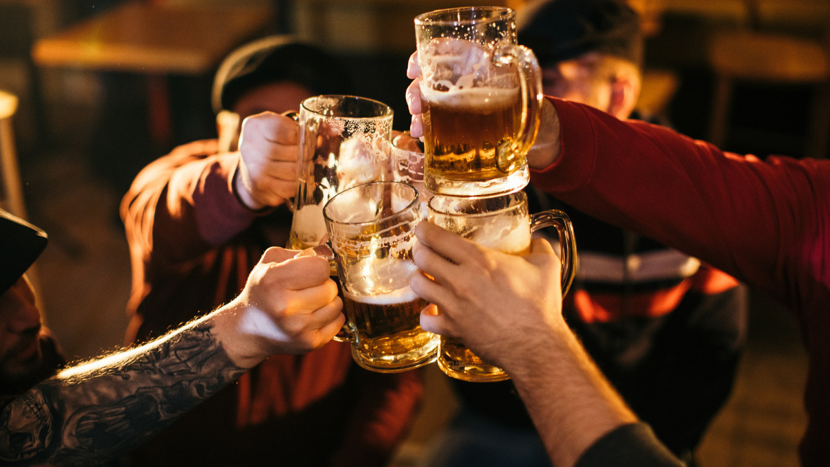 Bebida alcoólica adulterada deixa 31 pessoas mortas na índia