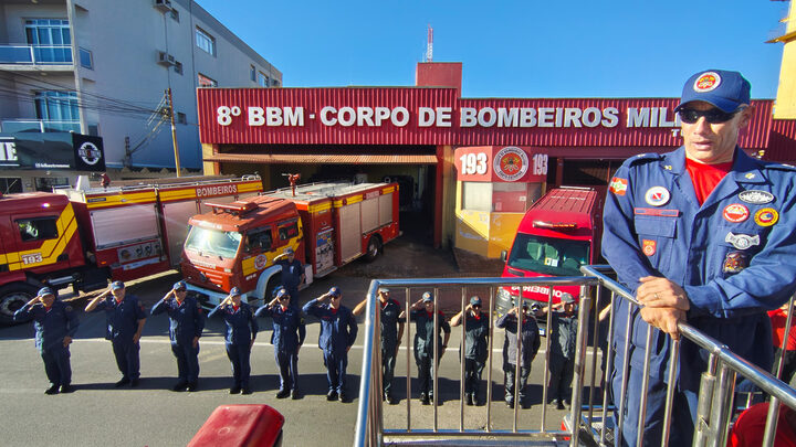 Bombeiro militar que morreu ao tentar salvar homem em rio em SC é homenageado