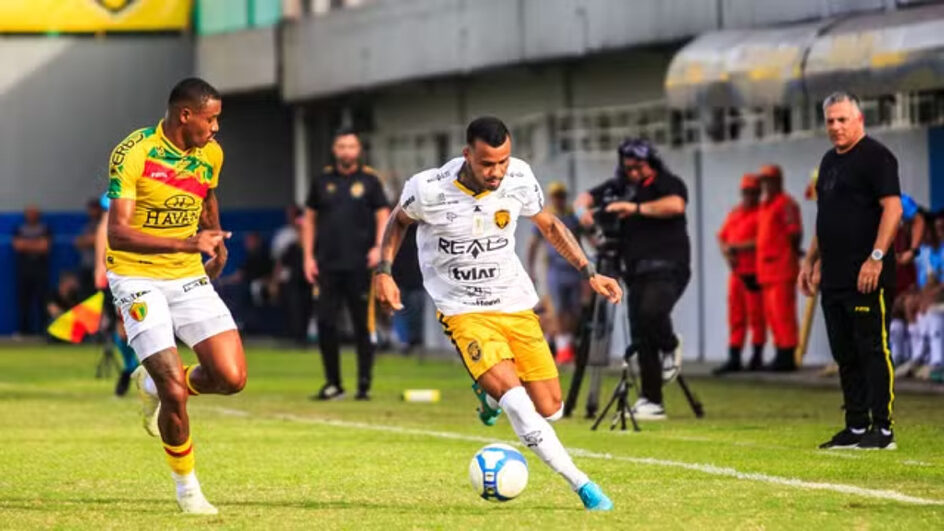 Brusque perde para o Amazonas e chega à quinta derrota na Série B do Brasileiro
