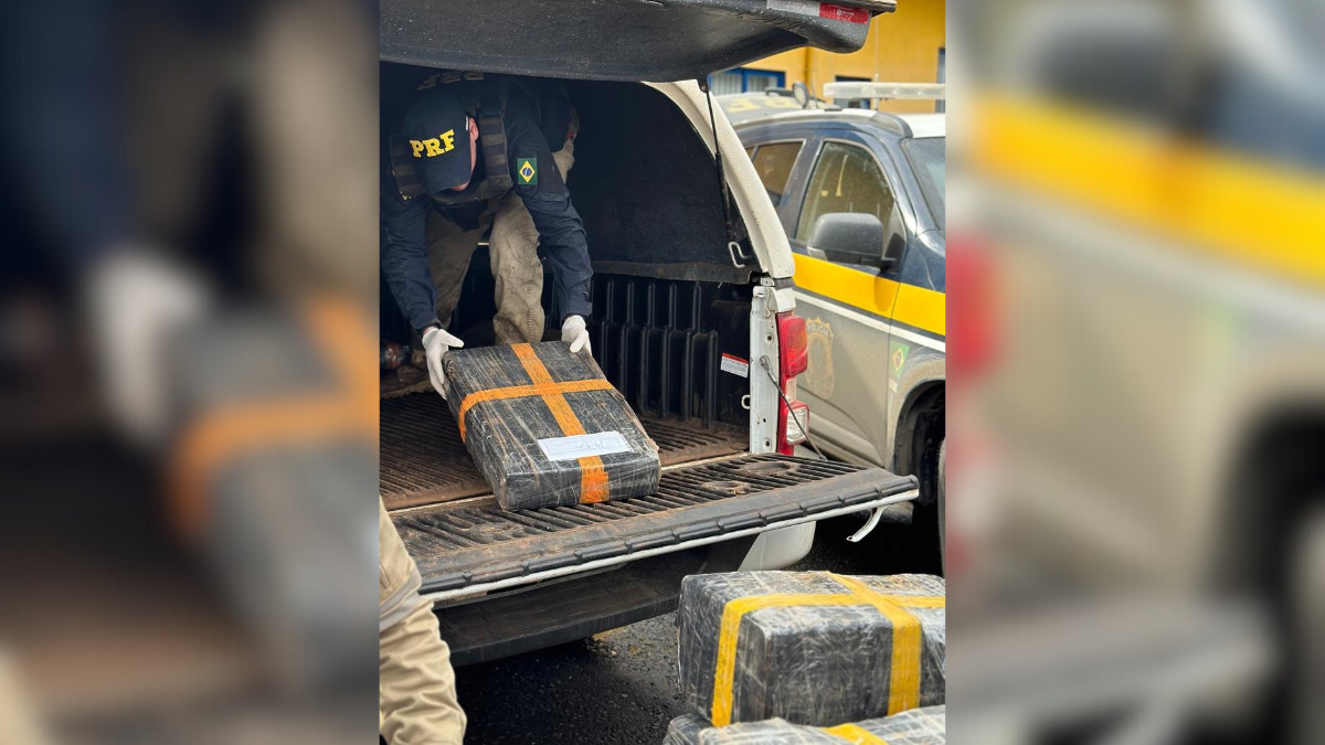 Caminhonete roubada é apreendida com quase meia tonelada de maconha
