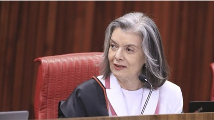 Ministra Carmen Lúcia toma posse como presidente do TSE