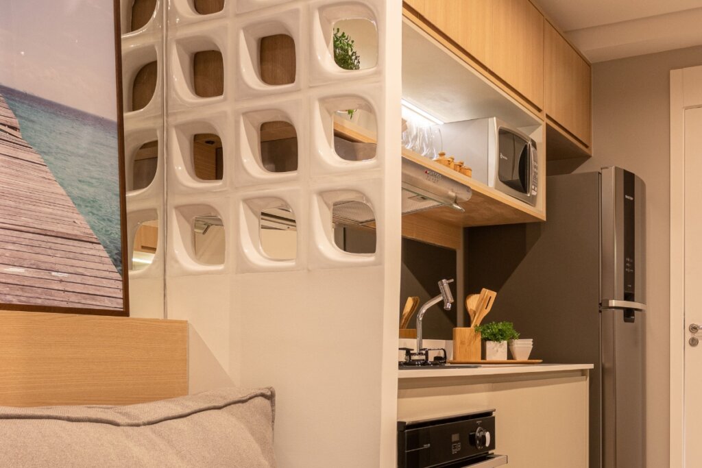 Cobogó de gesso é um dos mais utilizados na decoração dos ambientes (Imagem: Carol Tomaselli | Projeto: Studio HA)