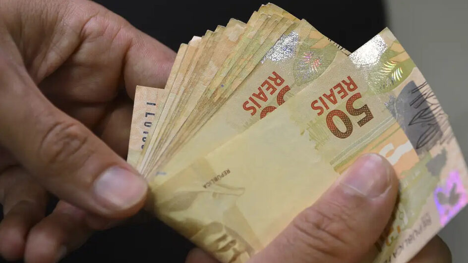 Como o Plano Real deu fim a inflação que comia dinheiro dos brasileiros