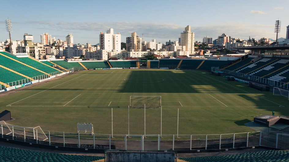 Conheça o estádio de SC que receberá Internacional x Corinthians