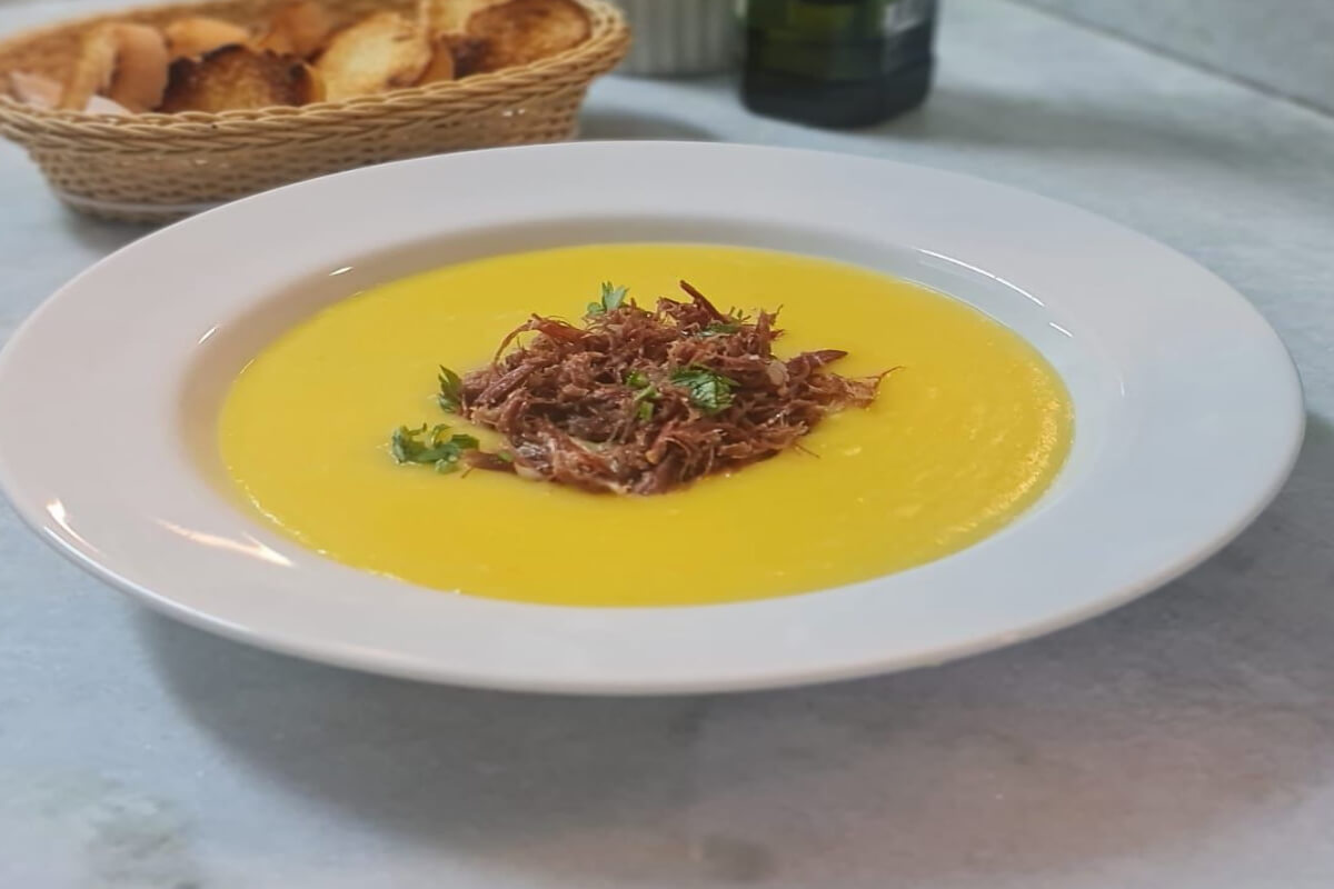 Creme de mandioquinha com carne-seca (Imagem: Divulgação | Chef Soraya Bonfim)