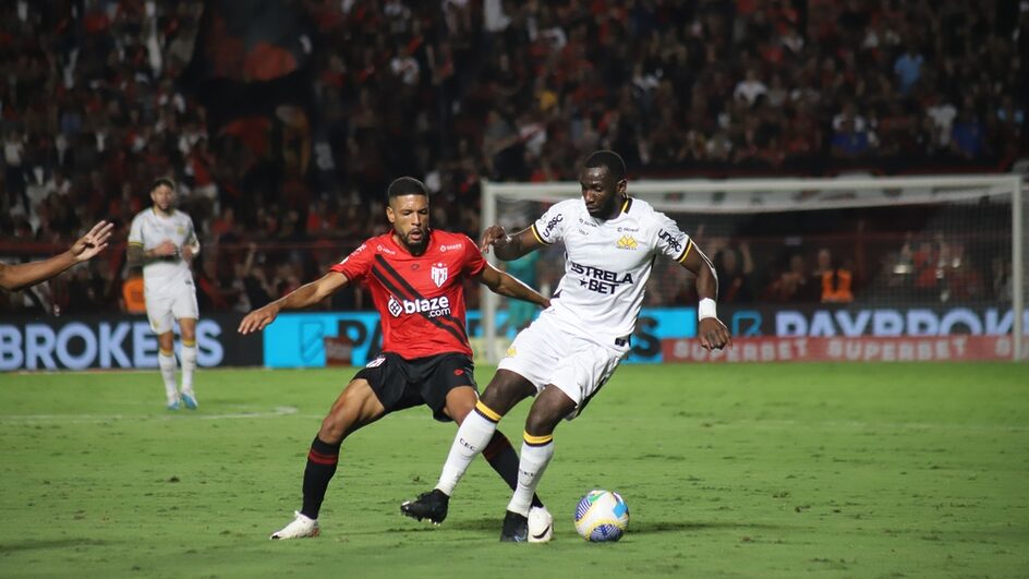 Criciúma virou pra cima do Atlético-GO e fez vitória importante para recuperação no Brasileiro (Foto: Celso da Luz, Criciúma EC)