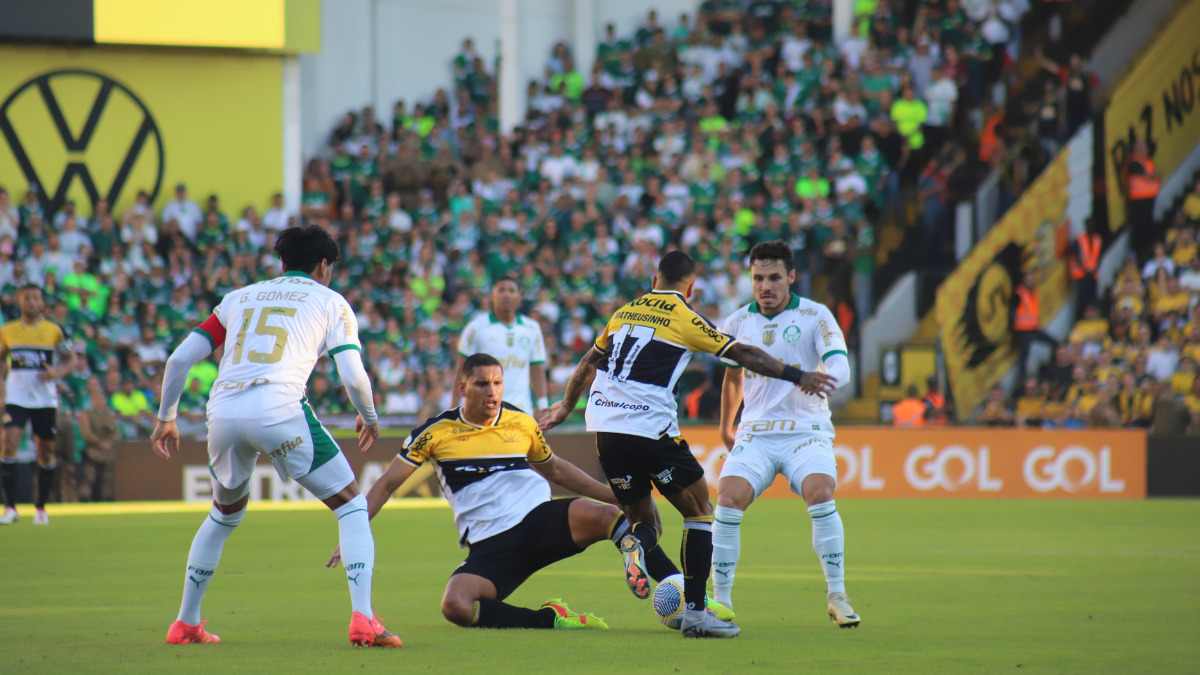 Criciuma jogou contra o Palmeiras e agora enfrenta o Cuiaba