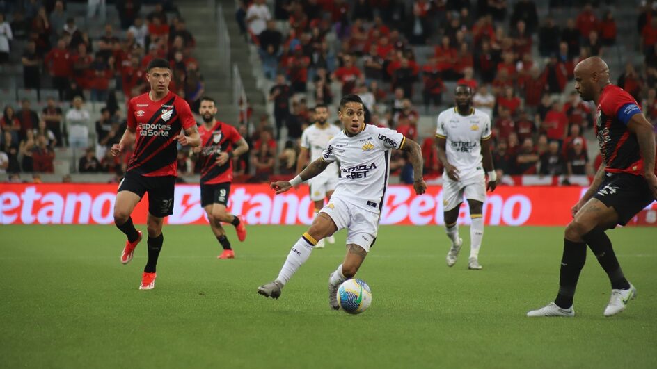 Criciúma teve a quinta derrota seguida entre jogos da Série A e da Copa do Brasil (Foto: Celso da Luz, Criciúma EC)