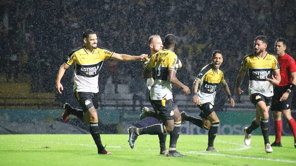 Criciúma saiu na frente, jogava bem, mas cedeu o empate para o Bahia (Foto: Celso da Luz, Criciúma EC)