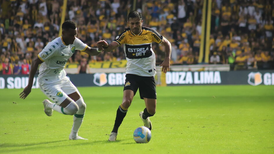 Criciúma foi derrotado de goleada pelo Cuiabá em pleno Heriberto Hulse (Foto: Celso da Luz, Criciúma EC)