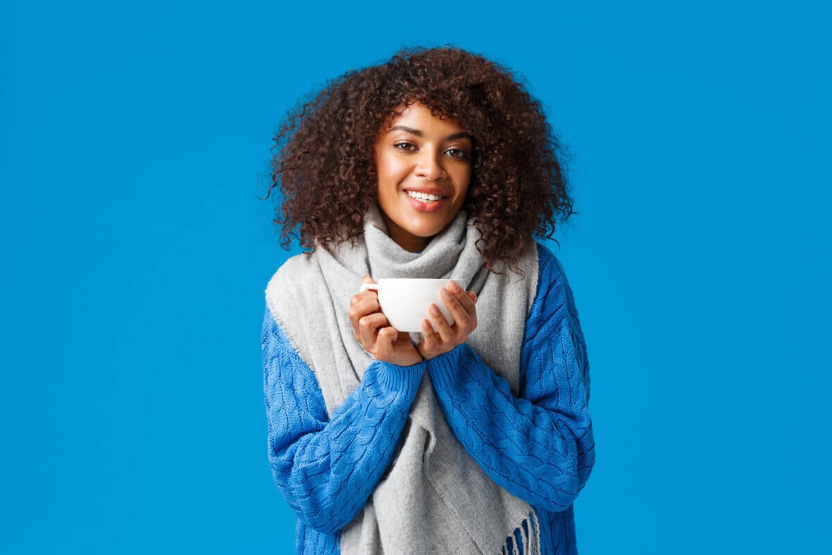Redobrar os cuidados com a saúde nos dias frios reduz a incidência de doenças típicas do período (Imagem: Mix and Match Studio | Shutterstock)