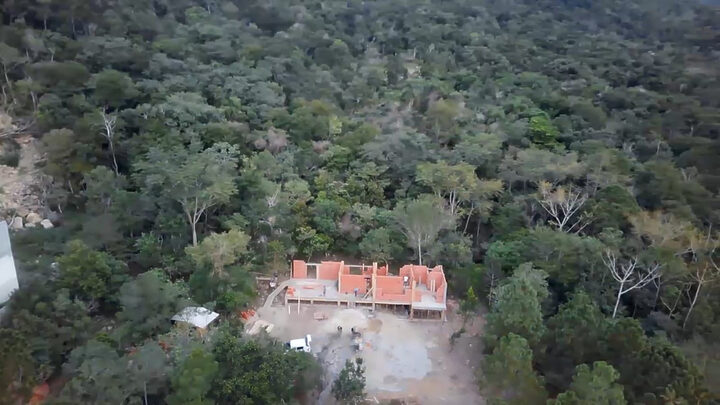 Construção irregular em Florianópolis é demolida e dono vai preso pela polícia