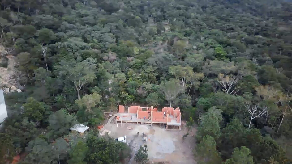 Construção irregular em Florianópolis é demolida e dono vai preso pela polícia