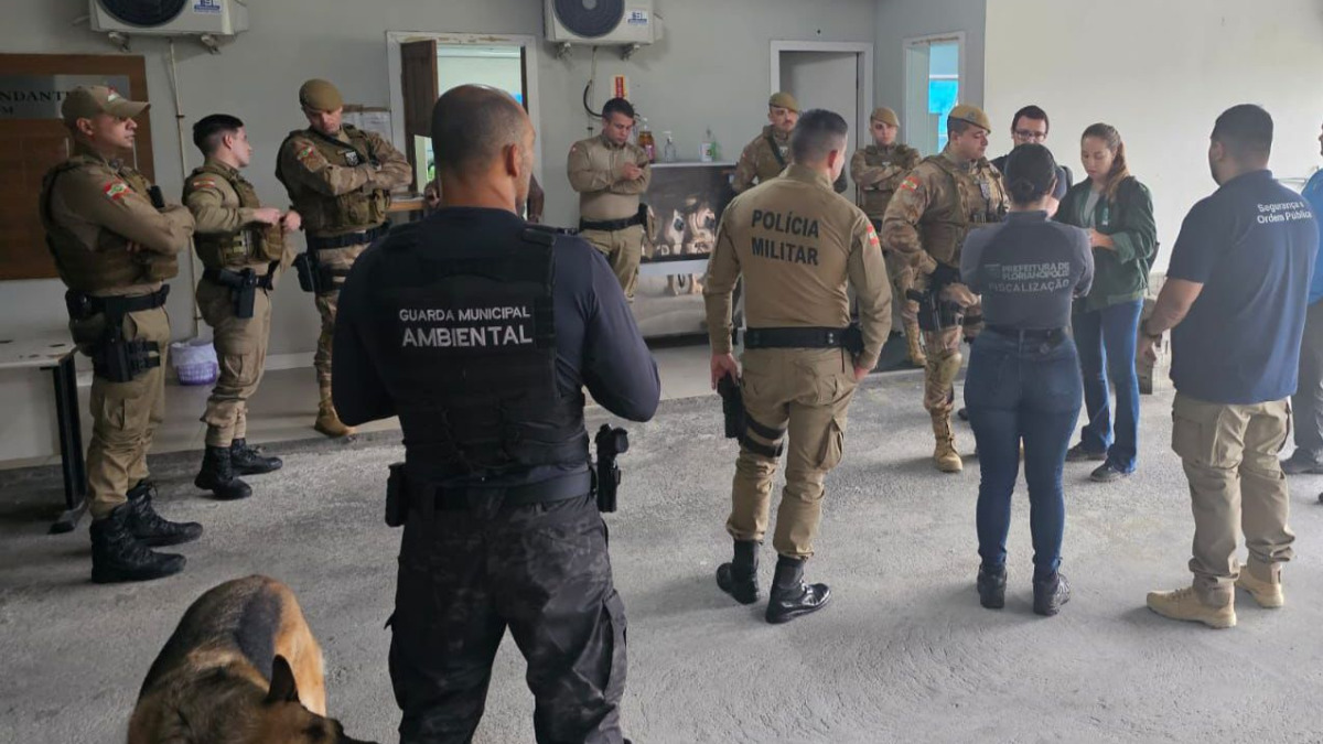 Construção irregular em Florianópolis é demolida e dono vai preso pela polícia