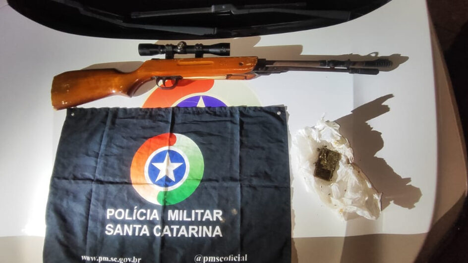 Dupla invade casa e dispara contra jovens em pequena cidade no Oeste de SC