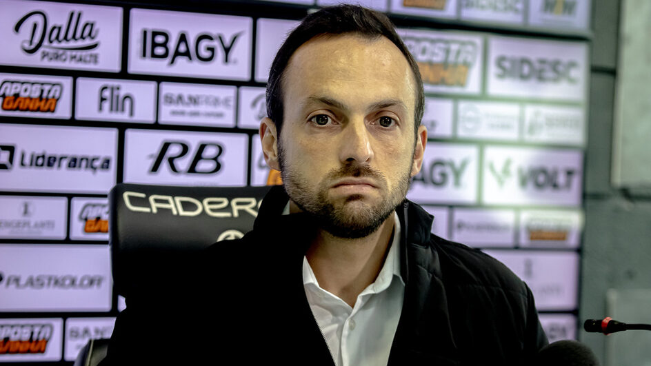 CEO do Figueirense, Enrico Ambrogini, concedeu entrevista coletiva na manhã desta terça (Foto: Patrick Floriani, FFC)