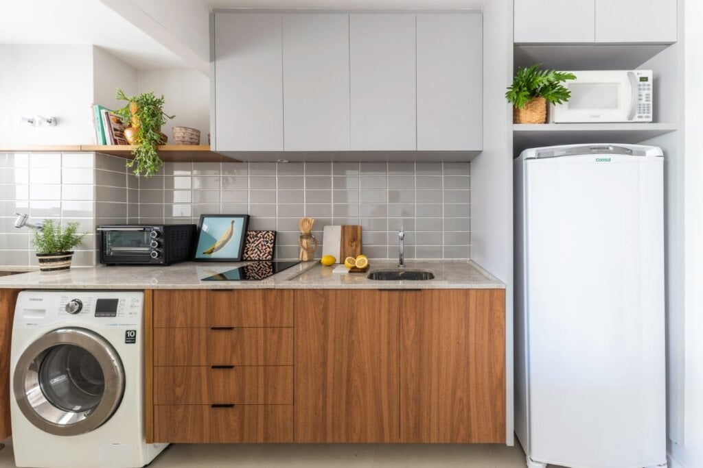 Estilo contempor&acirc;neo tem uma abordagem minimalista e funcional (Projeto: Studio Guadix | Imagem: Guilherme Pucci)