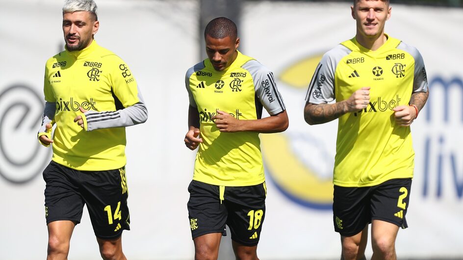 Arrascaeta, De La Cruz e Varela, são três dos cinco convocados do Flamengo (Foto: Gilvan de Souza, CR Flamengo)