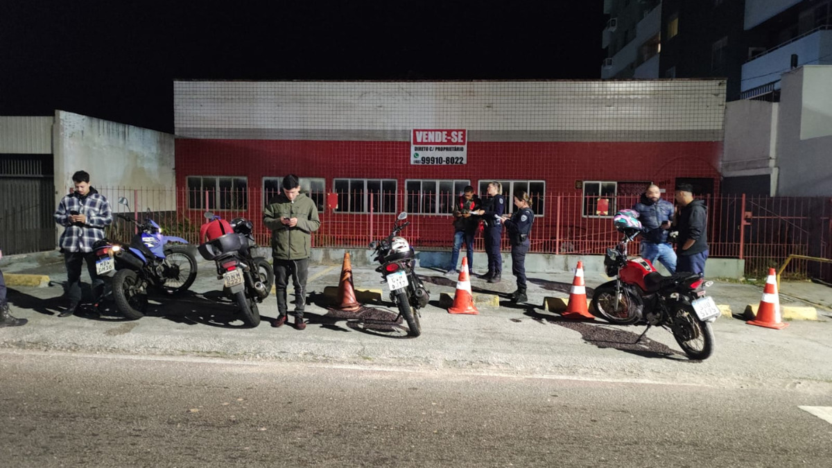 Florianópolis realiza “blitz do sossego” contra motos barulhentas no binário do Pantanal 