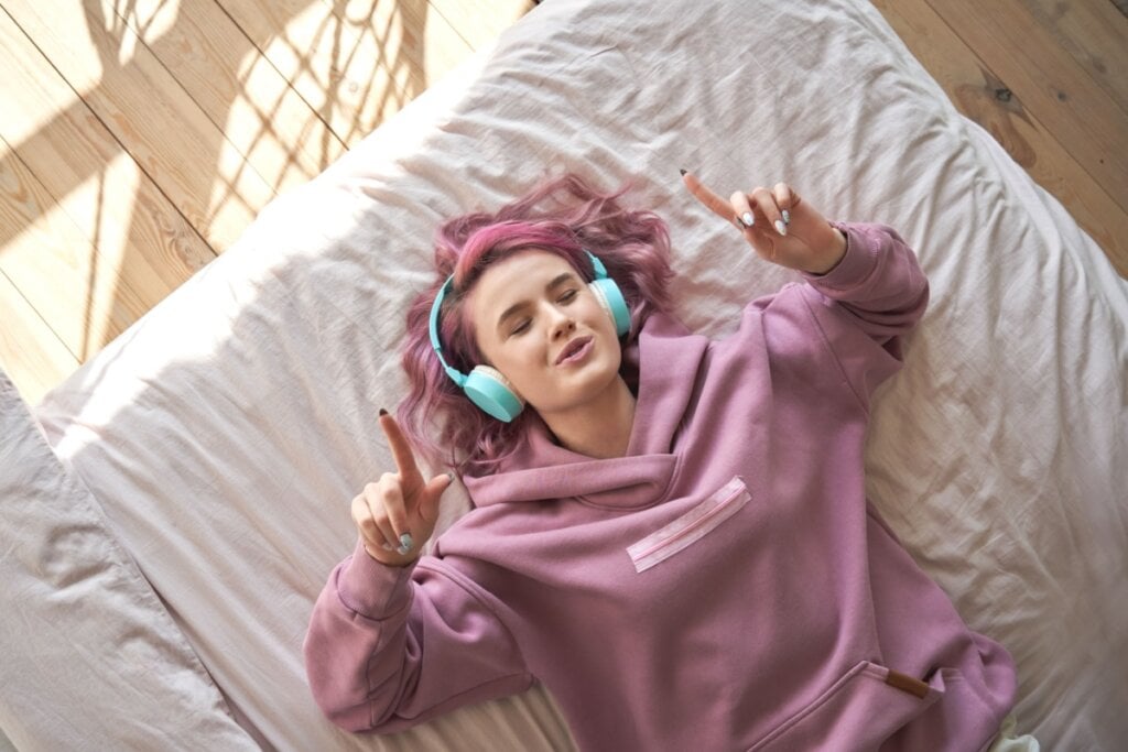 Descansar é essencial para cuidar da saúde mental e física (Imagem: Ground Picture | Shutterstock)
